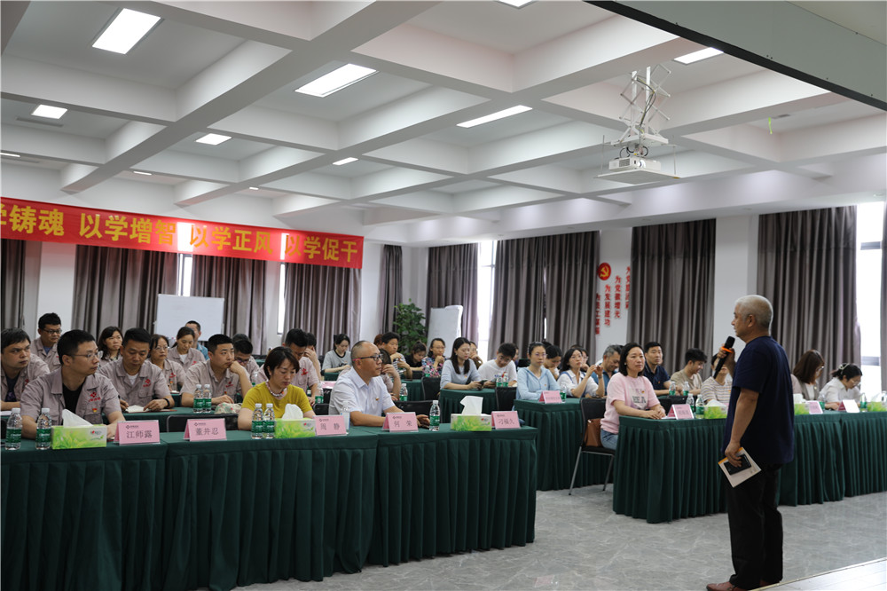 共享好課 共同進(jìn)步 ——“走基層，解難題，促發(fā)展”主題黨日活動(dòng)